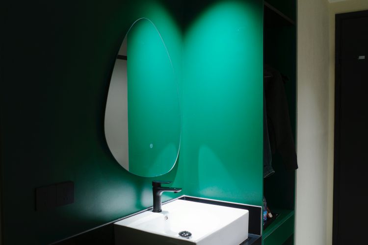 6 Innovative Bathroom Tech Trends