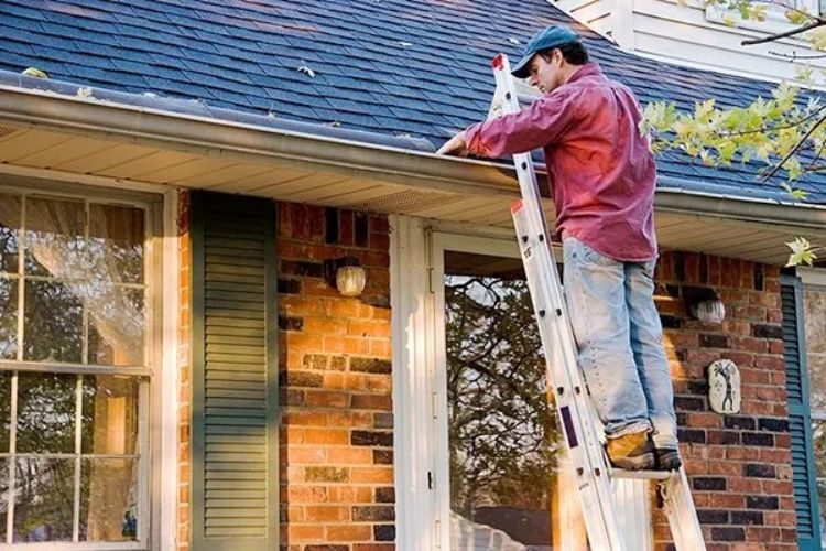 The Safety Risks of DIY Gutter Cleaning and How to Avoid Them