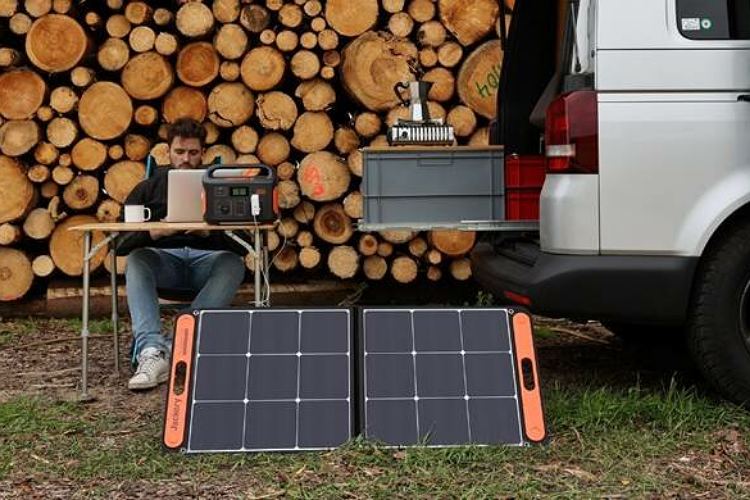 portable solar battery