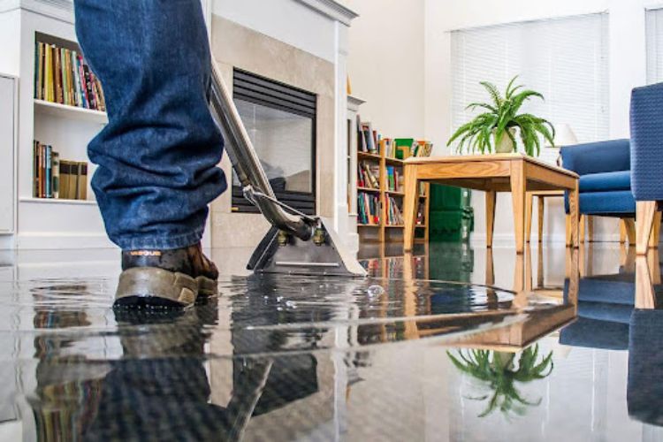 What To Do In The First 24 Hours Water Damage Restoration2