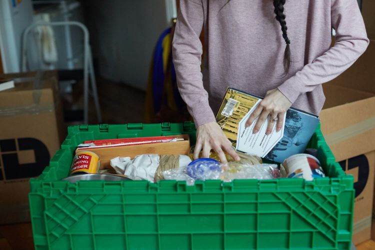 Why You Should Use Clear Bins Instead of Boxes When Moving